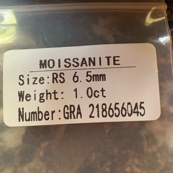 #59 Brilliant white 1 ct moissanite solitaire ring - Picture 9 of 9